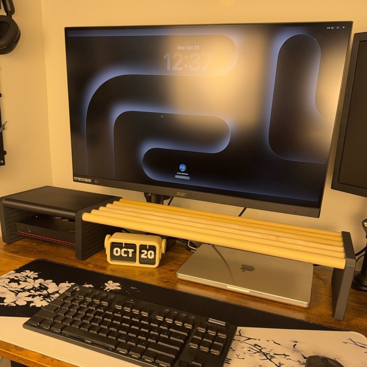 DeskShelf System Standard (6 - Dowel, 5.4″ Legs) Poliform Labs Compact (24″)