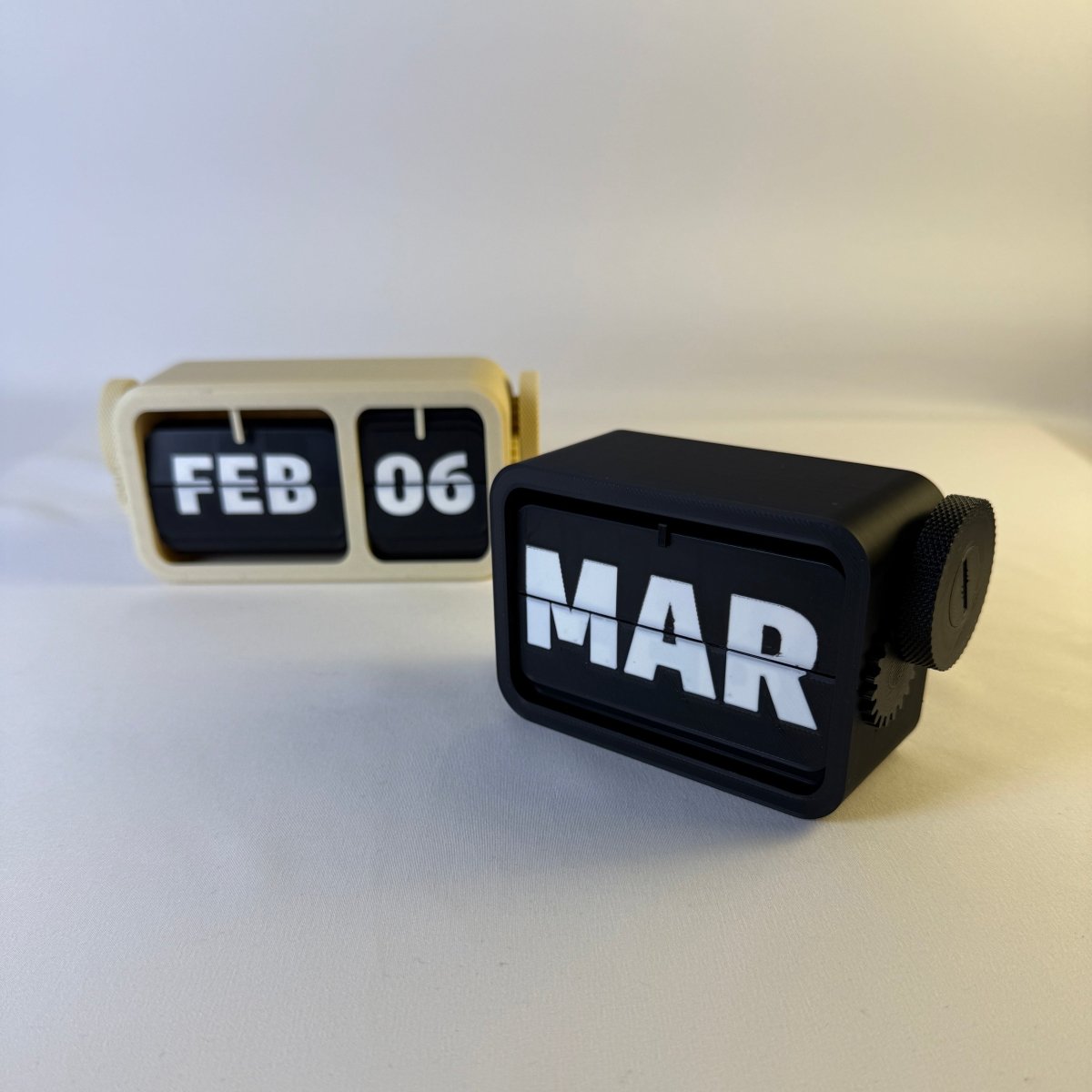 Flip Calendar Poliform Labs Month + Date